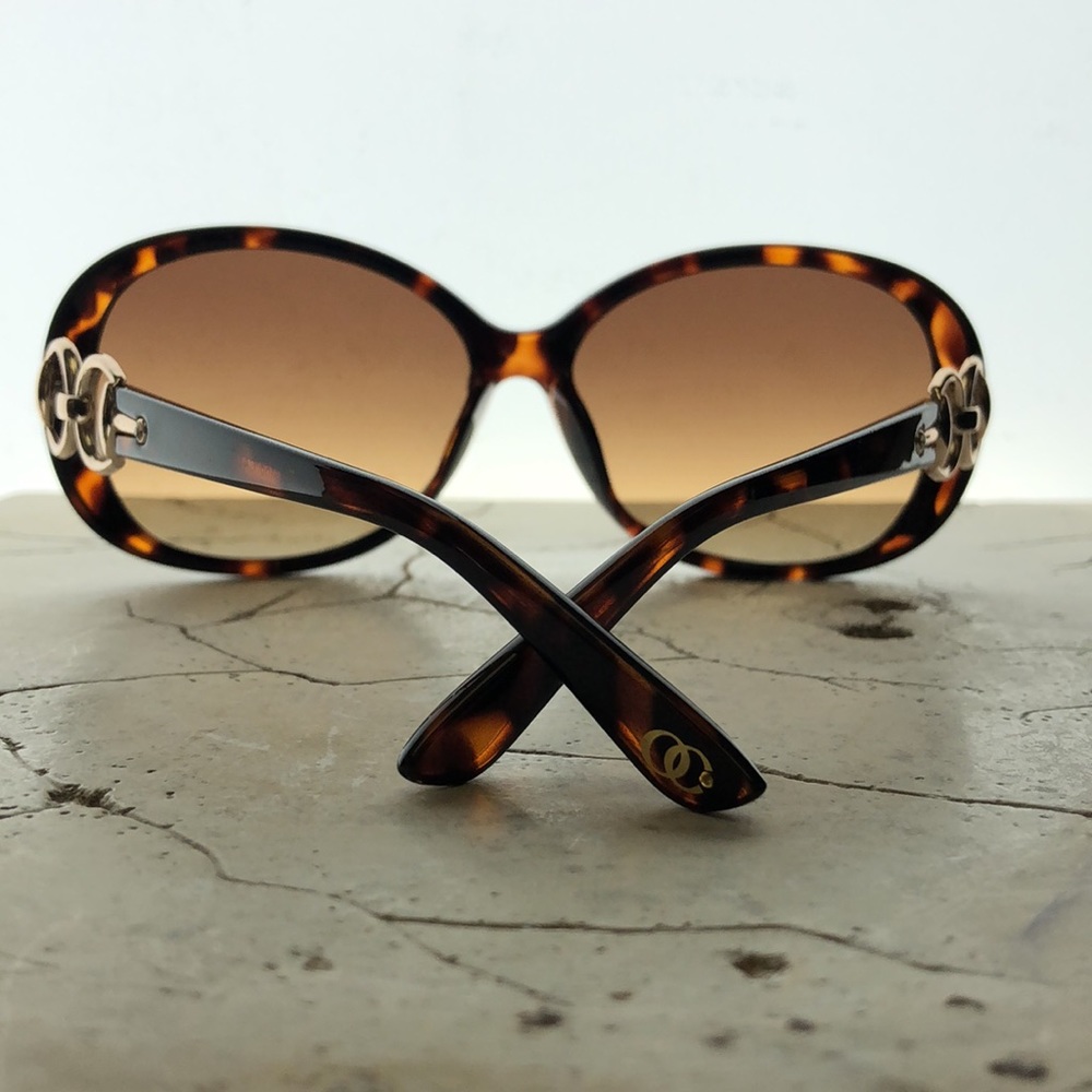 Oleg Cassini Round Tortoise Shell Frame And Mediu… - image 4